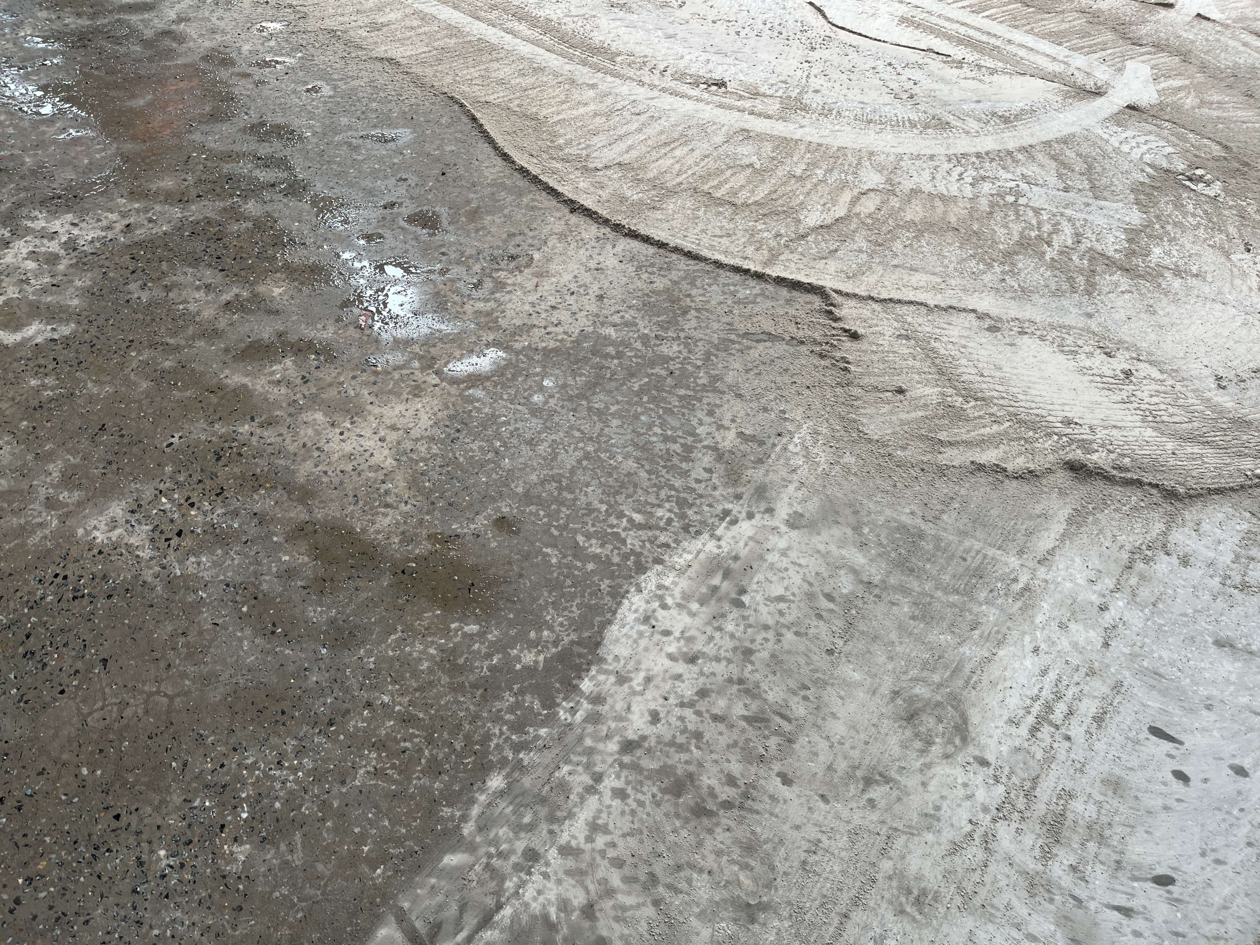 舊地面起砂不要慌，密封固化劑加打磨，3步讓地面起死回生！