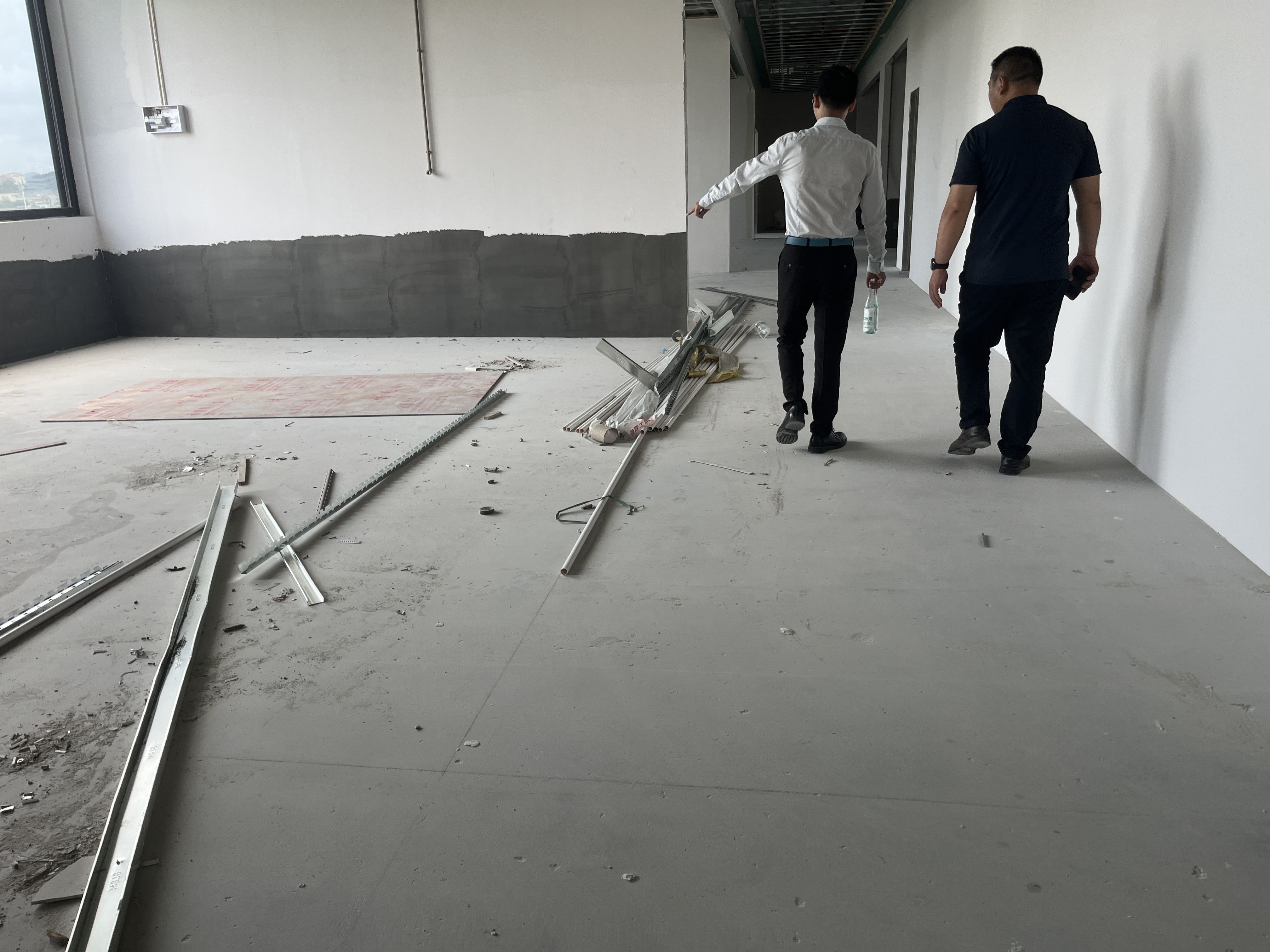  廠房地面總是掃不干凈？老師傅告訴你怎么從根源解決灰塵問題。